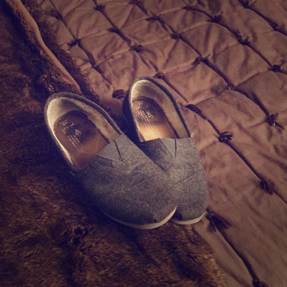 Charcoal grey wool Toms classics